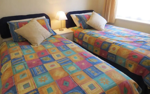Midway Apartment, Close to Beach