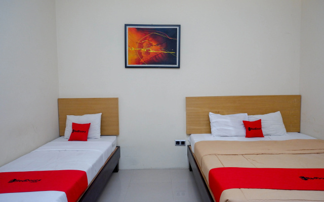 RedDoorz Syariah at Namira Hotel