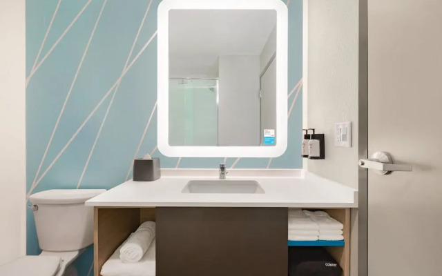 Avid Hotel Traverse City By IHG