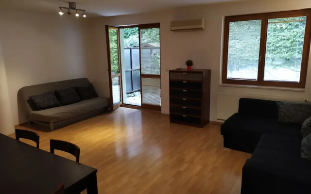 Kate&Jenny-Two-level apartment Old Town