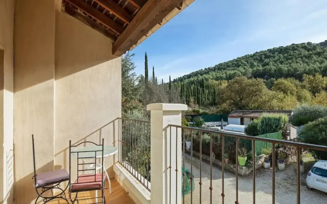 Villa With Swimming Pool Within the Luberon