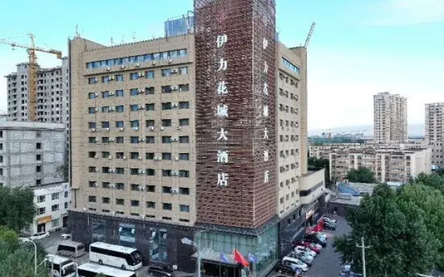 Yining Yili Huacheng Grand Hotel (People's Square)