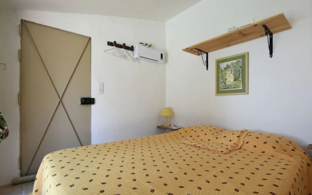 Charming Villa in Lauris South of France with Private Pool