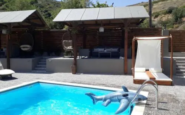 Almirikia Apartments & Rooms