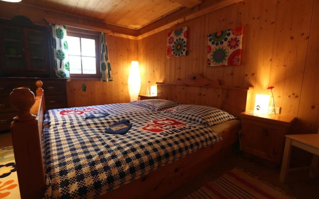 Bluebird Mountain Hostel