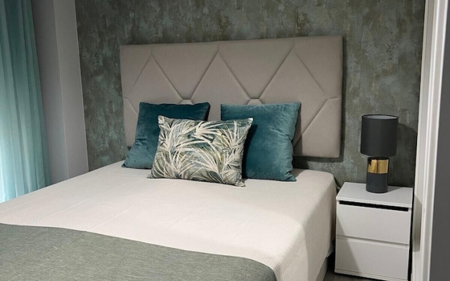 Faro Modern by Homing