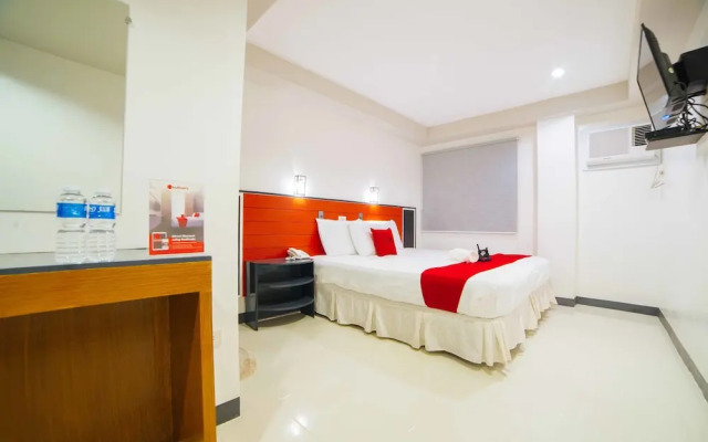 RedDoorz Plus near San Pedro Cathedral
