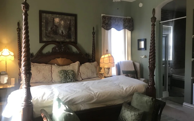 Historic Iron Horse Inn