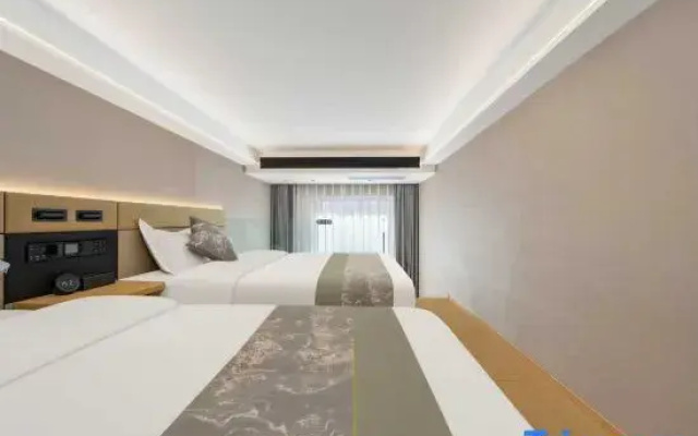 Kunming Greenman Hotel (Guangfu Road Wujiaba Subway Station)