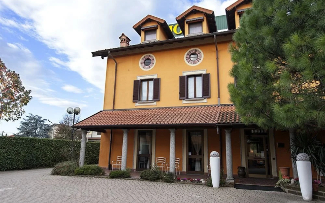 Hotel La Bergamina In Arcore Italy From 93 Photos Reviews Zenhotels Com