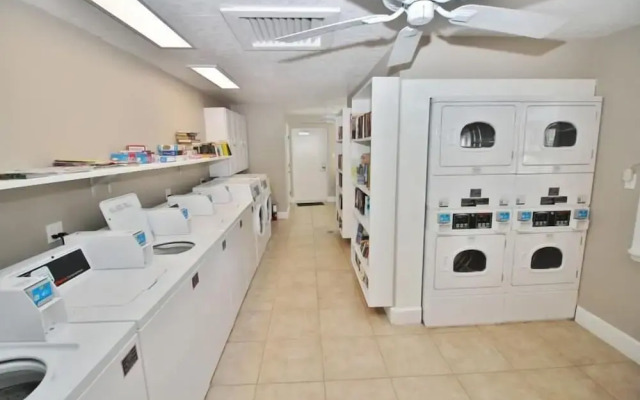Colony Beach Club 246