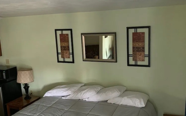 Colonial Motel of North East