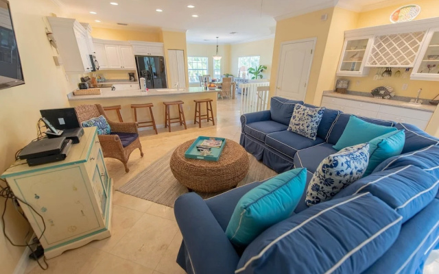 Quiet Palms Apartment 3