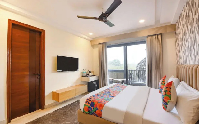 FabHotel Hygge Stay - 1.5km from Belvedere Towers Metro Station Gurgaon
