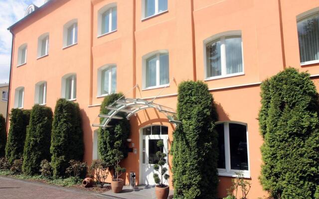 Hotel am Mühlenteich in Schwelm, Germany from 116$, photos, reviews - zenhotels.com hotel front