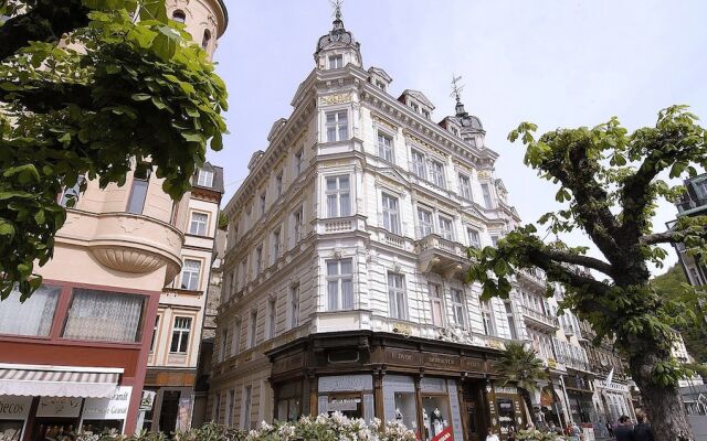 Отель EA Esplanade Apartmány Чехия, Карловы Вары - отзывы, цены и фото номеров - забронировать отель EA Esplanade Apartmány онлайн вид на фасад