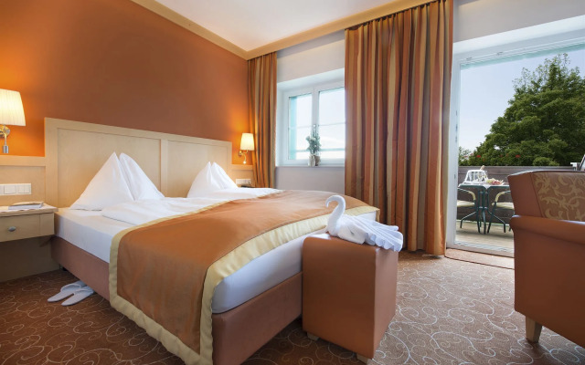 Romantik Hotel die Gersberg Alm mit Panorama über Salzburg und Outdoorpool ab Mai