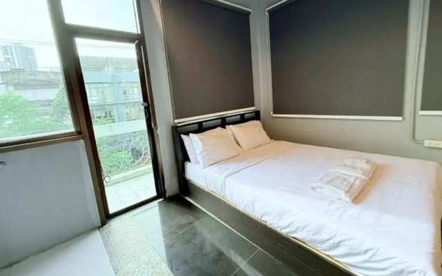 OYO 75465 Lucky Hostel (Huai Khwang)