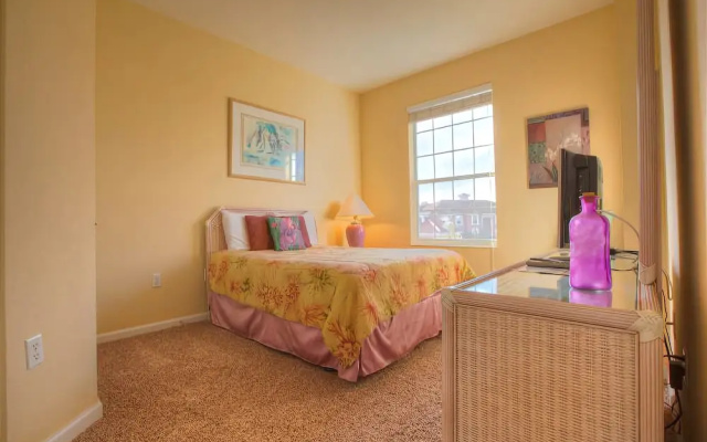 Newly Remodeled Lakeview Penthouse, Near Conv. Ctr