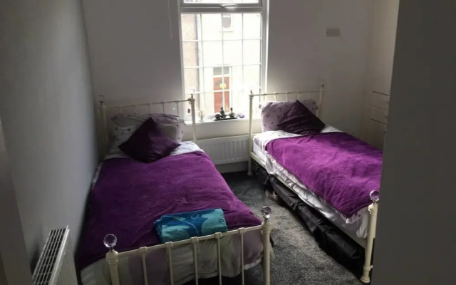 Darlington, Chuch End Town House With 2 Bedrooms