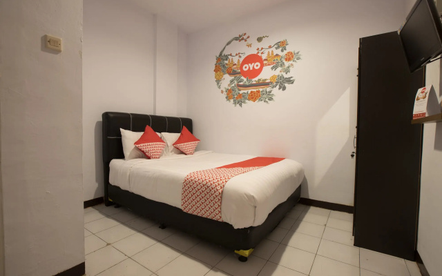 OYO 176 Near Cideng Virgo Residence