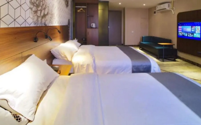 Guangzhou Pinecone & Huayi Select Hotel
