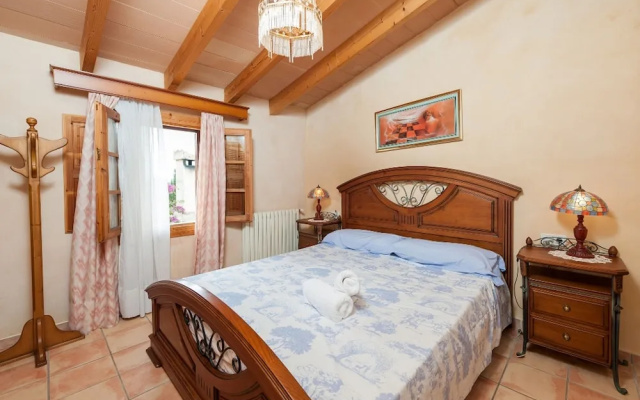 Can Rovey in Inca With 4 Bedrooms and 4 Bathrooms