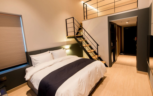 R B Business Hotel