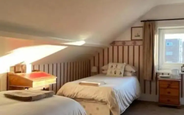 Regis Lodge Guesthouse