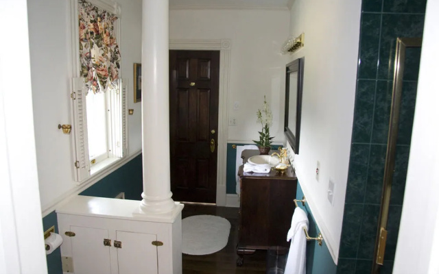 White Hall Manor Bed & Breakfast