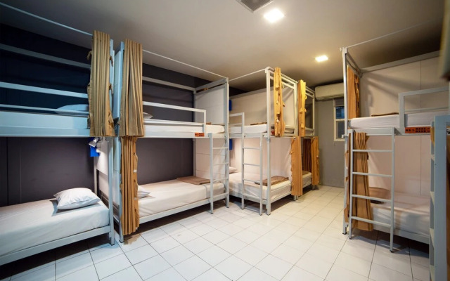 Meet & Meet Hostel