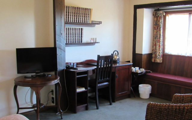 The Honest Lawyer, an Ascend Collection Hotel