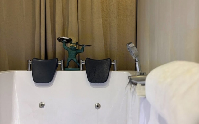 Namaste B&B With Jacuzzi I Noida
