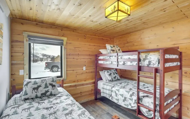 Modern Granby Retreat: Fish, Hike & Relax!