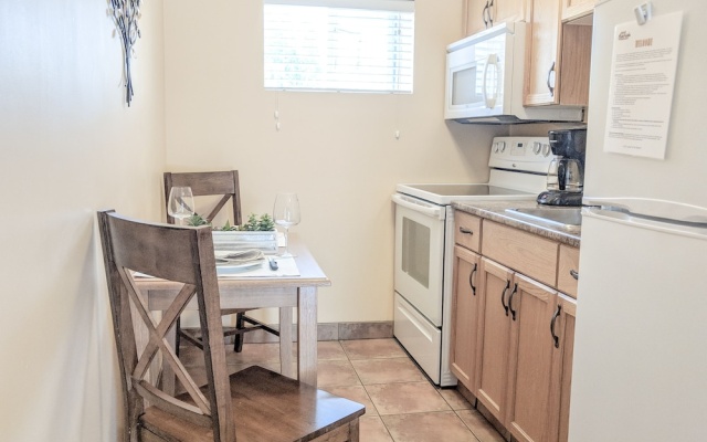 Desert Surfside Waterfront Accommodations In Osoyoos Canada From 273 Photos Reviews Zenhotels Com