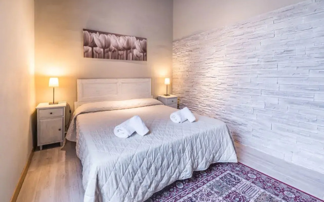 A Few Steps to The Duomo Enchanting 2BD Apt