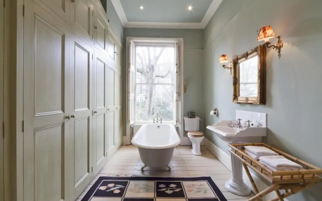 Gloucester Crescent II by Onefinestay