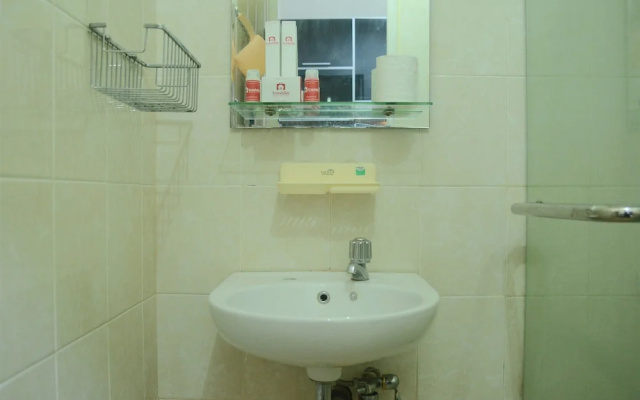 Near Shopping Center 1BR Cosmo Residence Apartmen