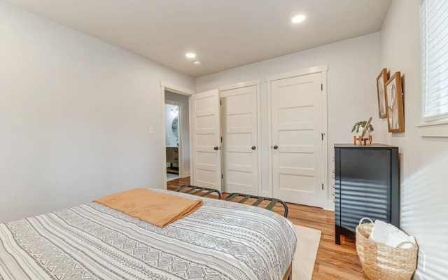 Delightful Grants Pass Home With Hot Tub!