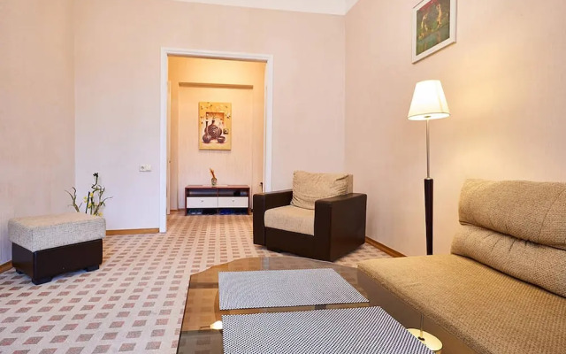 Апартаменты Home-Hotel, ул. Крещатик, 27