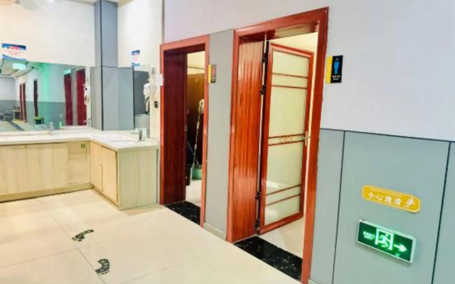 Lanxin Hotel (Zhongchuan Airport Rainbow City)