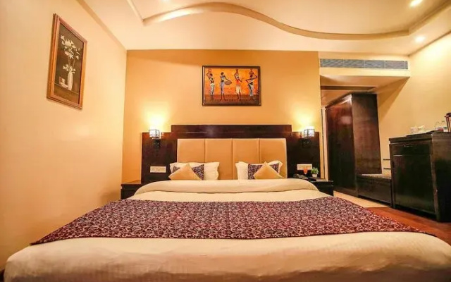 Fabhotel Gold Leaf I