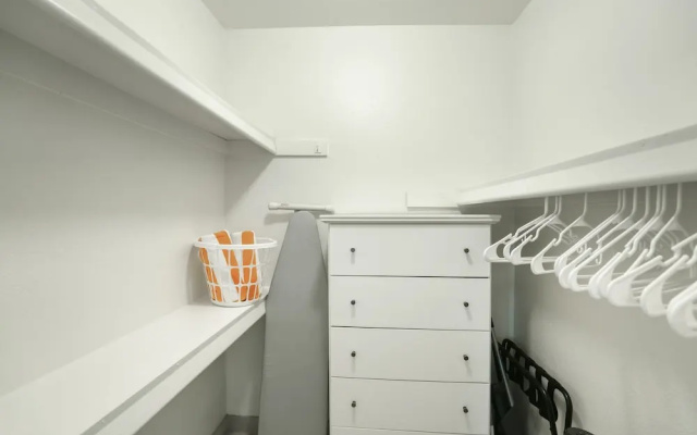 Park Suites at 235 - One Bedroom Apartment