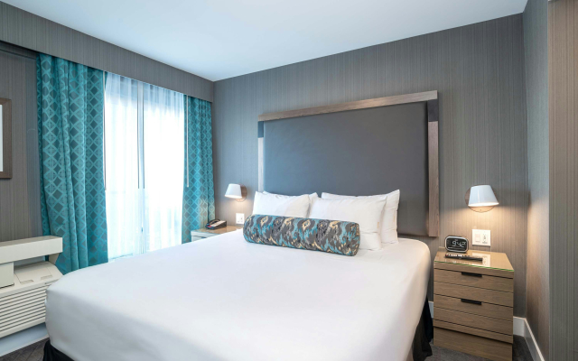 Sandman Signature Ottawa Airport Hotel
