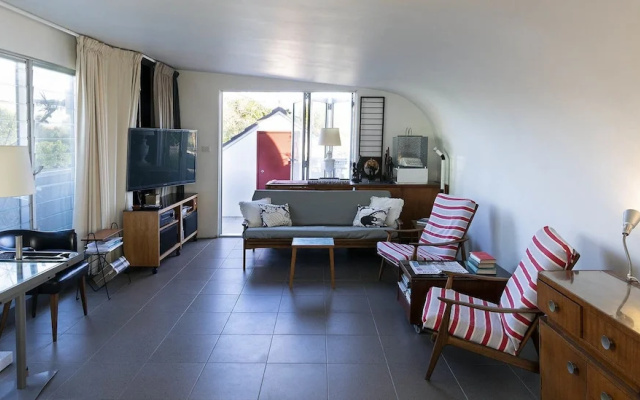 Bondi Retro Designer