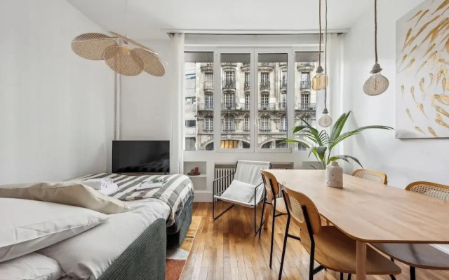 Chic 1BR by Hotel de Ville & The Louvre