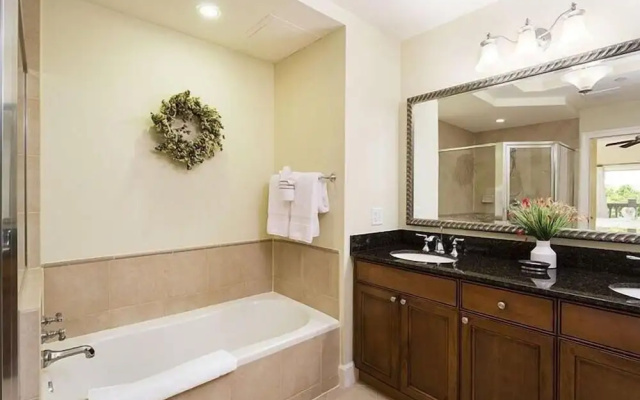 Condo Centre Court Living 3 Bedroom Reunion
