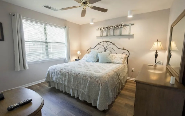 Perfectly On Pointe 3 Bedroom Condo by Redawning