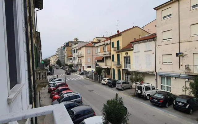 Foscolo 27 a 100 M Dal Mare