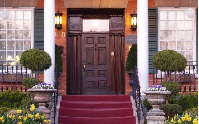 The Woodlawn Inn